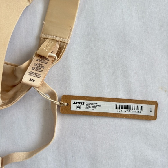 SKIMS Nude Bra - Picture 4 of 4
